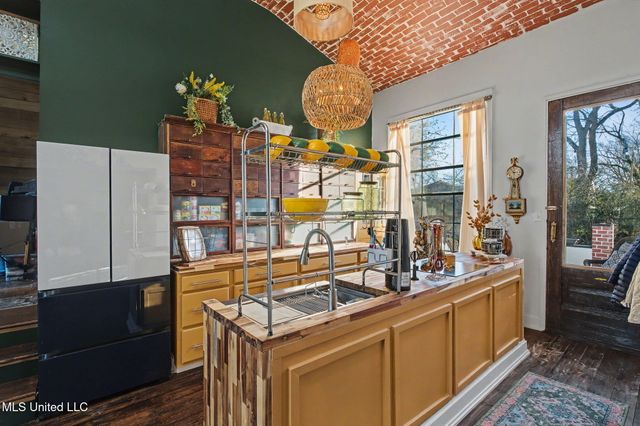 435 E College Avenue, Holly Springs, MS 38635