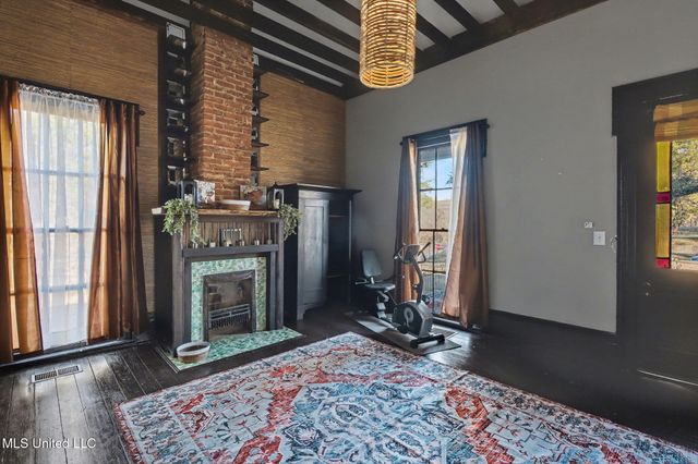 435 E College Avenue, Holly Springs, MS 38635