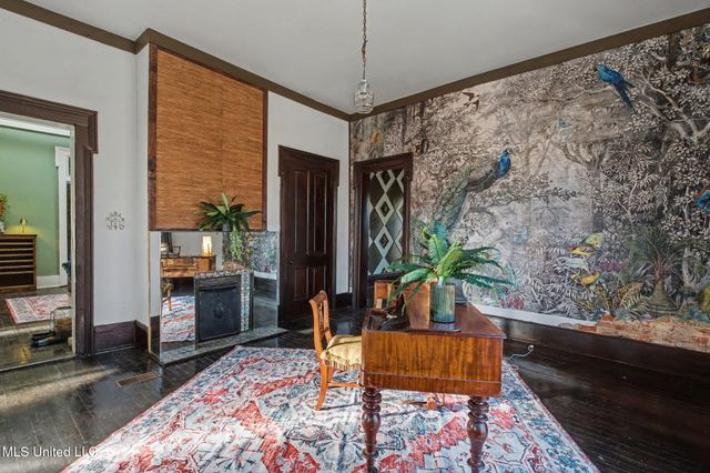 435 E College Avenue, Holly Springs, MS 38635