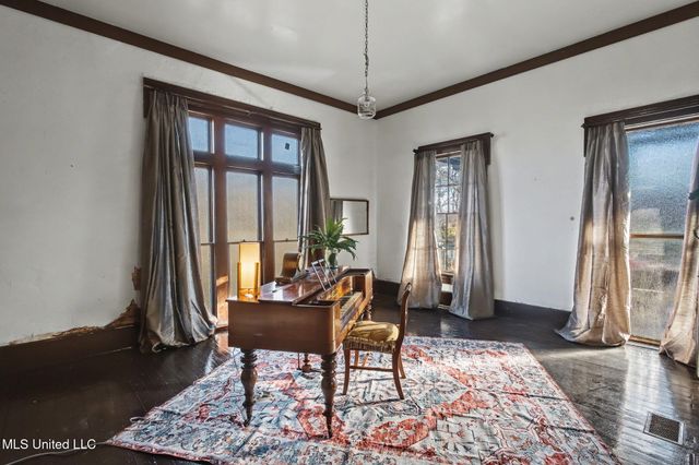 435 E College Avenue, Holly Springs, MS 38635