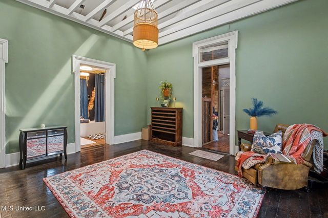 435 E College Avenue, Holly Springs, MS 38635