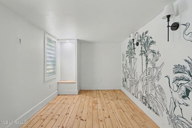 435 E College Avenue, Holly Springs, MS 38635