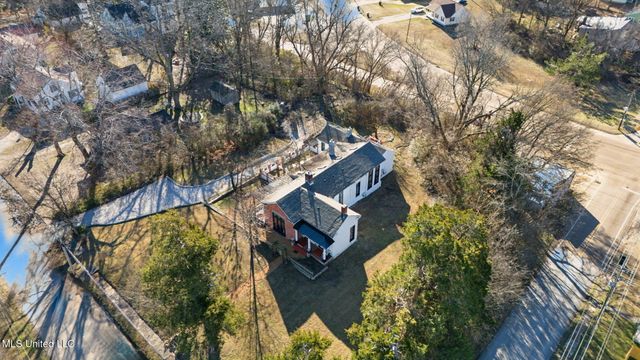 435 E College Avenue, Holly Springs, MS 38635