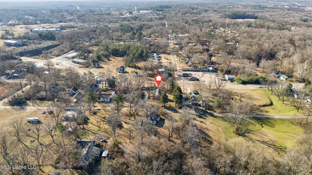 435 E College Avenue, Holly Springs, MS 38635