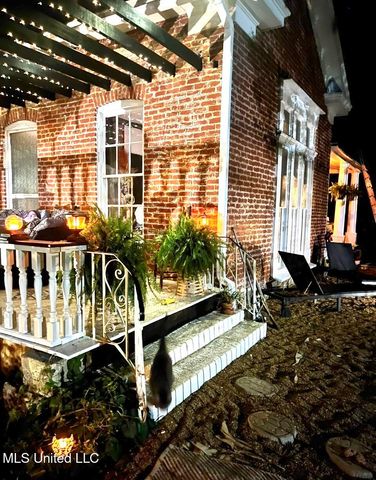 435 E College Avenue, Holly Springs, MS 38635