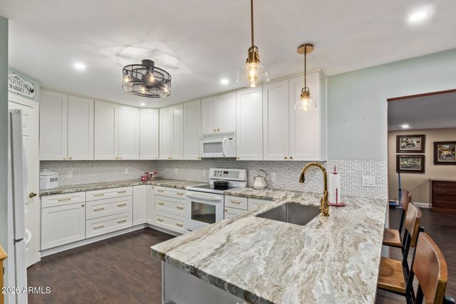 9013 E SUN LAKES Boulevard S, Sun Lakes, AZ 85248