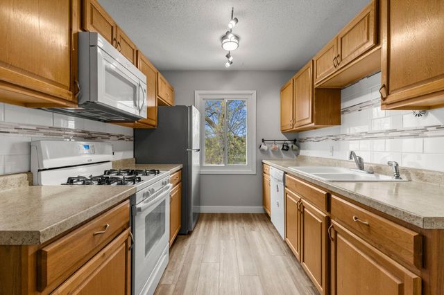 10720 Rockford Road 313, Plymouth, MN 55442
