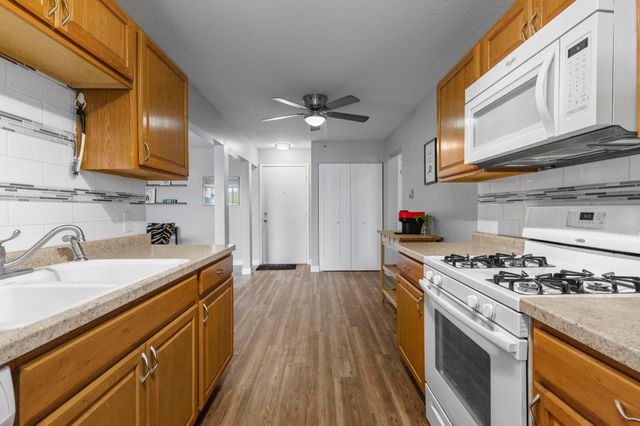 10720 Rockford Road 313, Plymouth, MN 55442