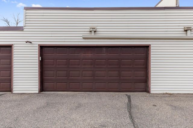 10720 Rockford Road 313, Plymouth, MN 55442