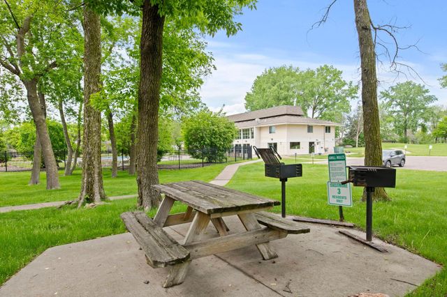 10720 Rockford Road 313, Plymouth, MN 55442