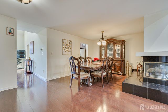 36 Ravenswood Court, Edison, NJ 08820