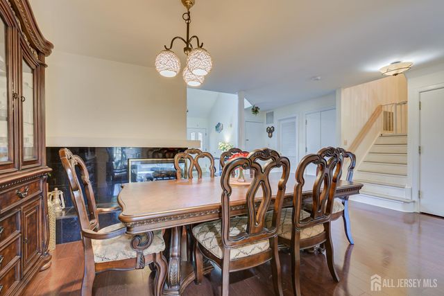 36 Ravenswood Court, Edison, NJ 08820