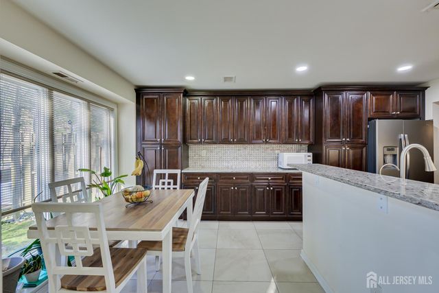 36 Ravenswood Court, Edison, NJ 08820