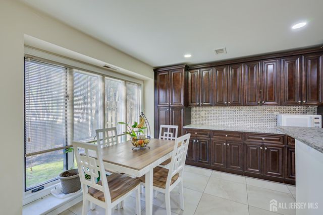 36 Ravenswood Court, Edison, NJ 08820