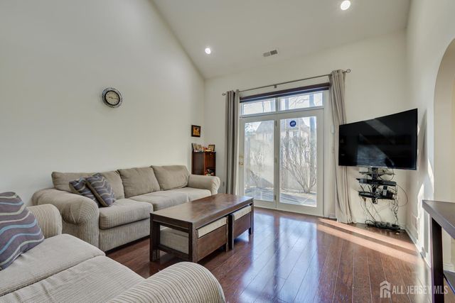 36 Ravenswood Court, Edison, NJ 08820