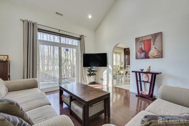 36 Ravenswood Court, Edison, NJ 08820