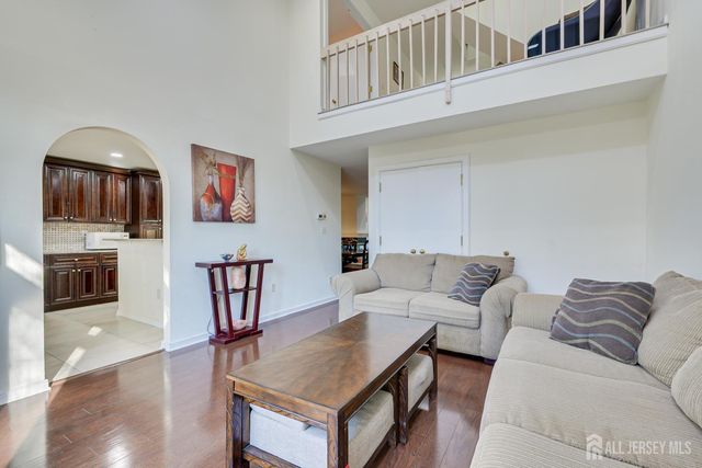 36 Ravenswood Court, Edison, NJ 08820