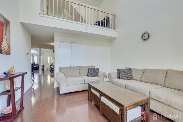 36 Ravenswood Court, Edison, NJ 08820