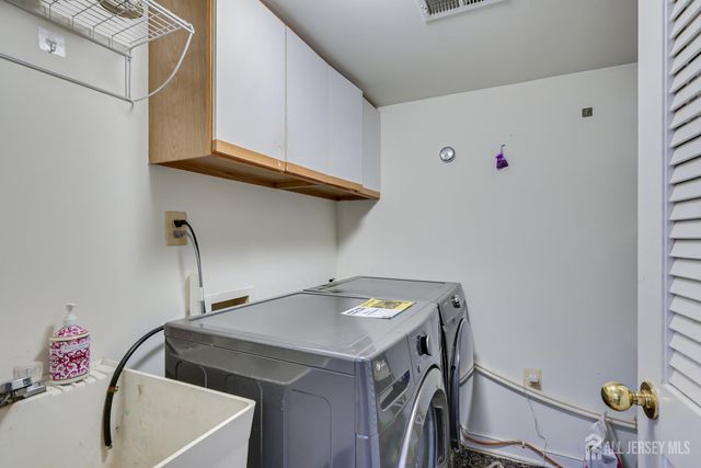 36 Ravenswood Court, Edison, NJ 08820