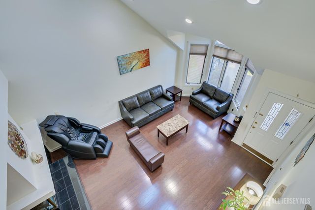 36 Ravenswood Court, Edison, NJ 08820