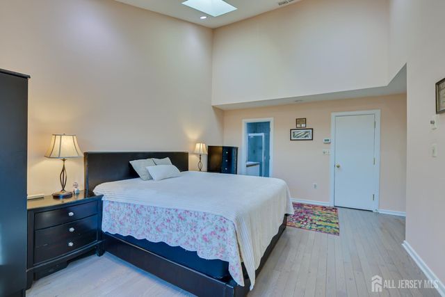 36 Ravenswood Court, Edison, NJ 08820