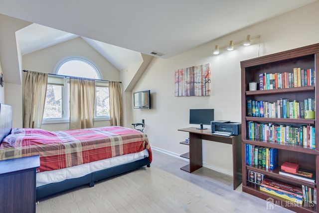 36 Ravenswood Court, Edison, NJ 08820