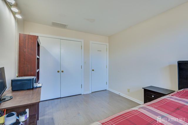 36 Ravenswood Court, Edison, NJ 08820