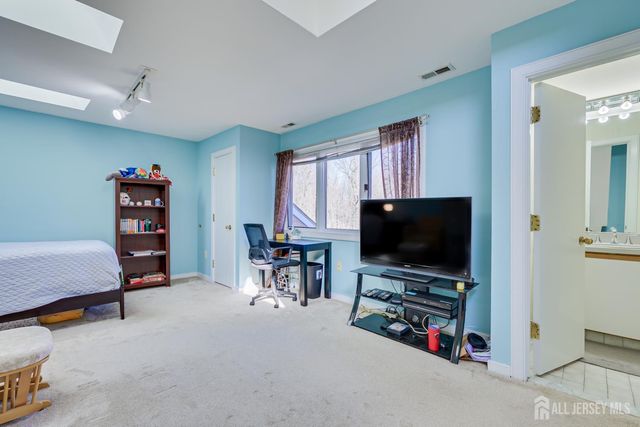 36 Ravenswood Court, Edison, NJ 08820