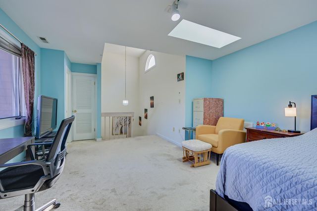 36 Ravenswood Court, Edison, NJ 08820