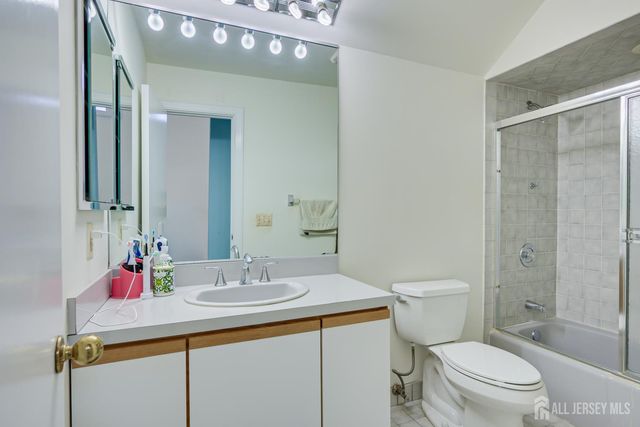 36 Ravenswood Court, Edison, NJ 08820