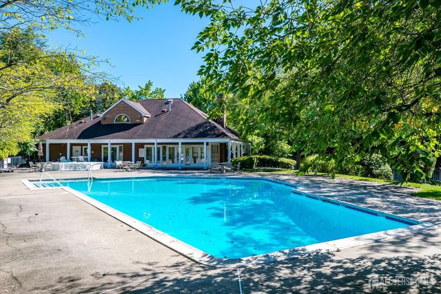 36 Ravenswood Court, Edison, NJ 08820