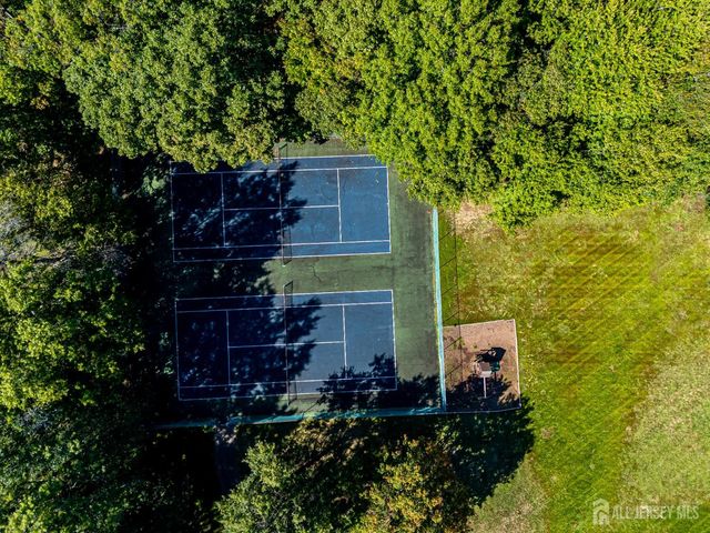 36 Ravenswood Court, Edison, NJ 08820