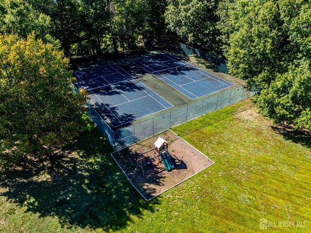 36 Ravenswood Court, Edison, NJ 08820