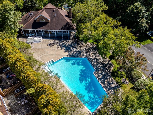 36 Ravenswood Court, Edison, NJ 08820