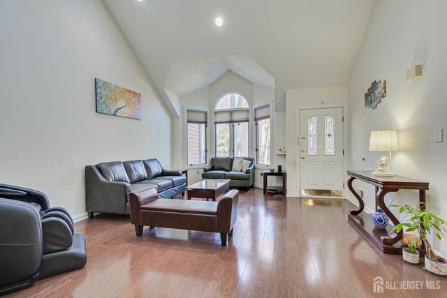 36 Ravenswood Court, Edison, NJ 08820