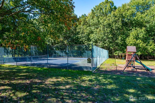 36 Ravenswood Court, Edison, NJ 08820