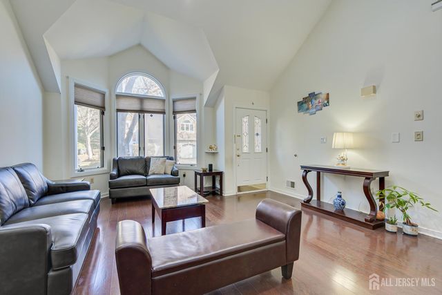 36 Ravenswood Court, Edison, NJ 08820