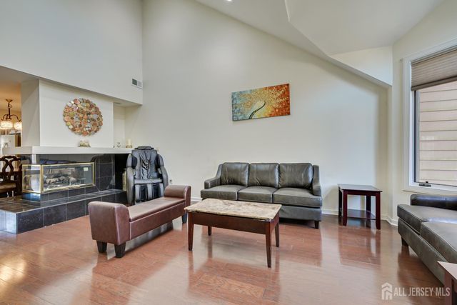 36 Ravenswood Court, Edison, NJ 08820