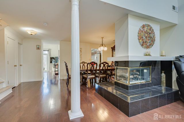 36 Ravenswood Court, Edison, NJ 08820