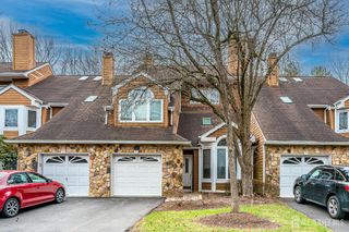 36 Ravenswood Court, Edison, NJ 08820