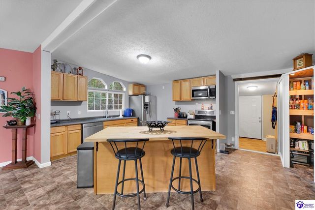 435 Thompson Lane, Vine Grove, KY 40175