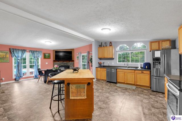 435 Thompson Lane, Vine Grove, KY 40175