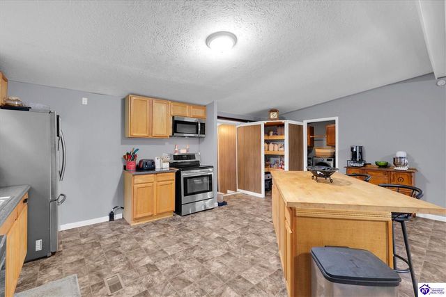 435 Thompson Lane, Vine Grove, KY 40175