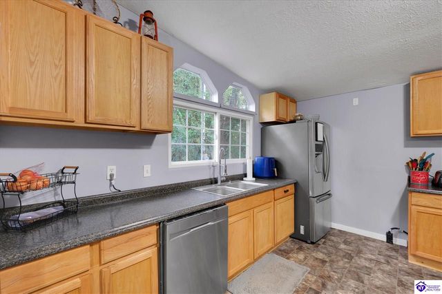 435 Thompson Lane, Vine Grove, KY 40175