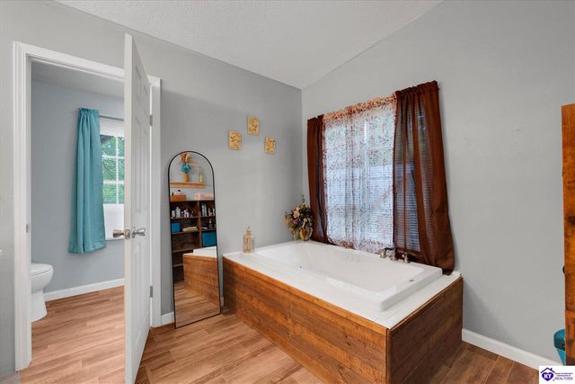 435 Thompson Lane, Vine Grove, KY 40175
