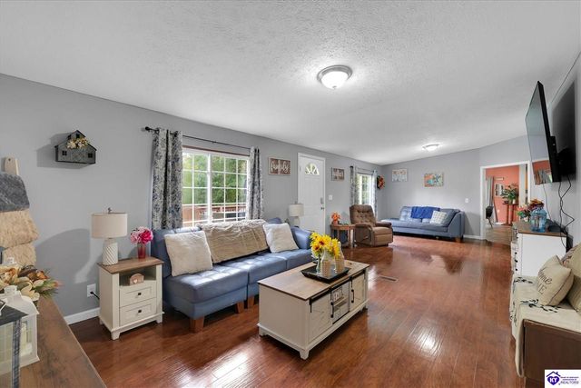435 Thompson Lane, Vine Grove, KY 40175