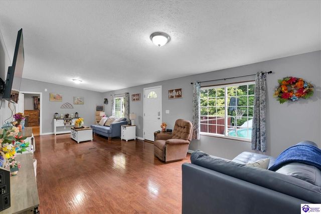 435 Thompson Lane, Vine Grove, KY 40175