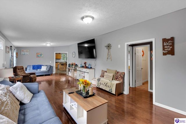 435 Thompson Lane, Vine Grove, KY 40175