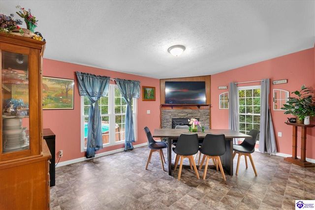 435 Thompson Lane, Vine Grove, KY 40175