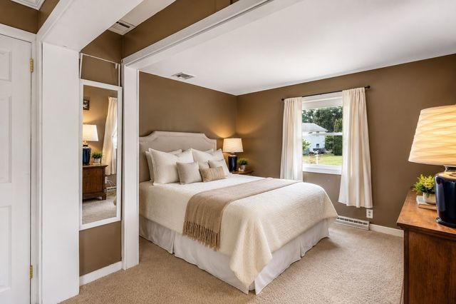 11 Sunset Dr, Easton, MA 02334